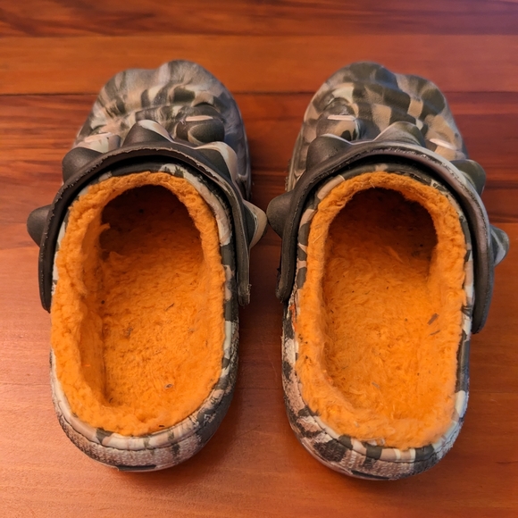 Fuzzy Crocs - Picture 3 of 4